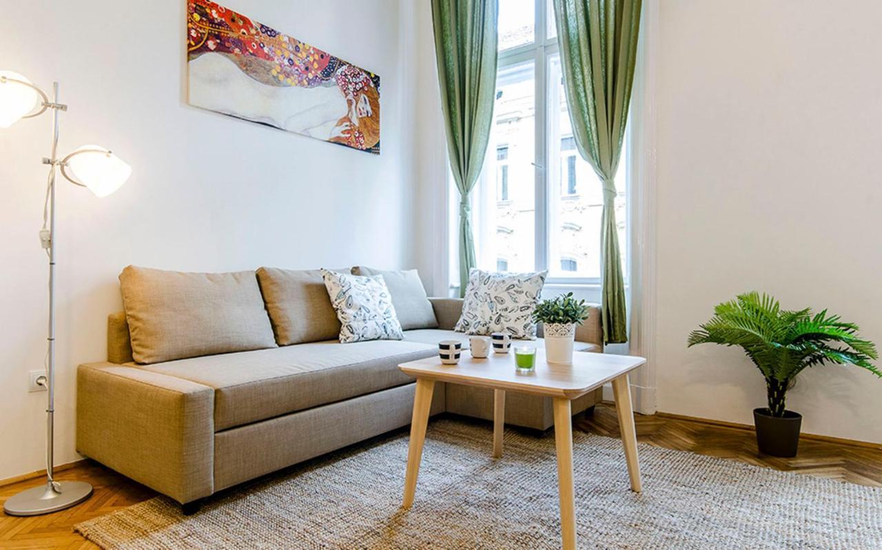 Cozy 2 Bedroom Apartment In Terez Boulevard. بودابست المظهر الخارجي الصورة