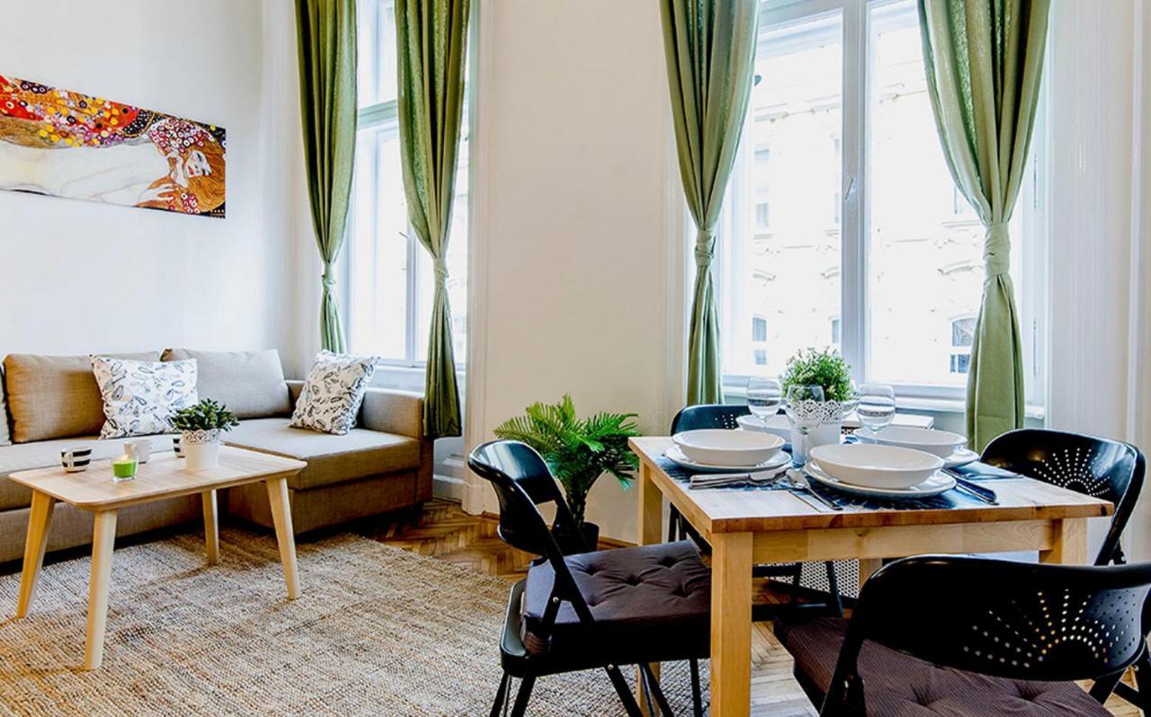 Cozy 2 Bedroom Apartment In Terez Boulevard. بودابست المظهر الخارجي الصورة